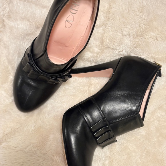 Elegant Black Ankle Boots - Picture 5 of 5